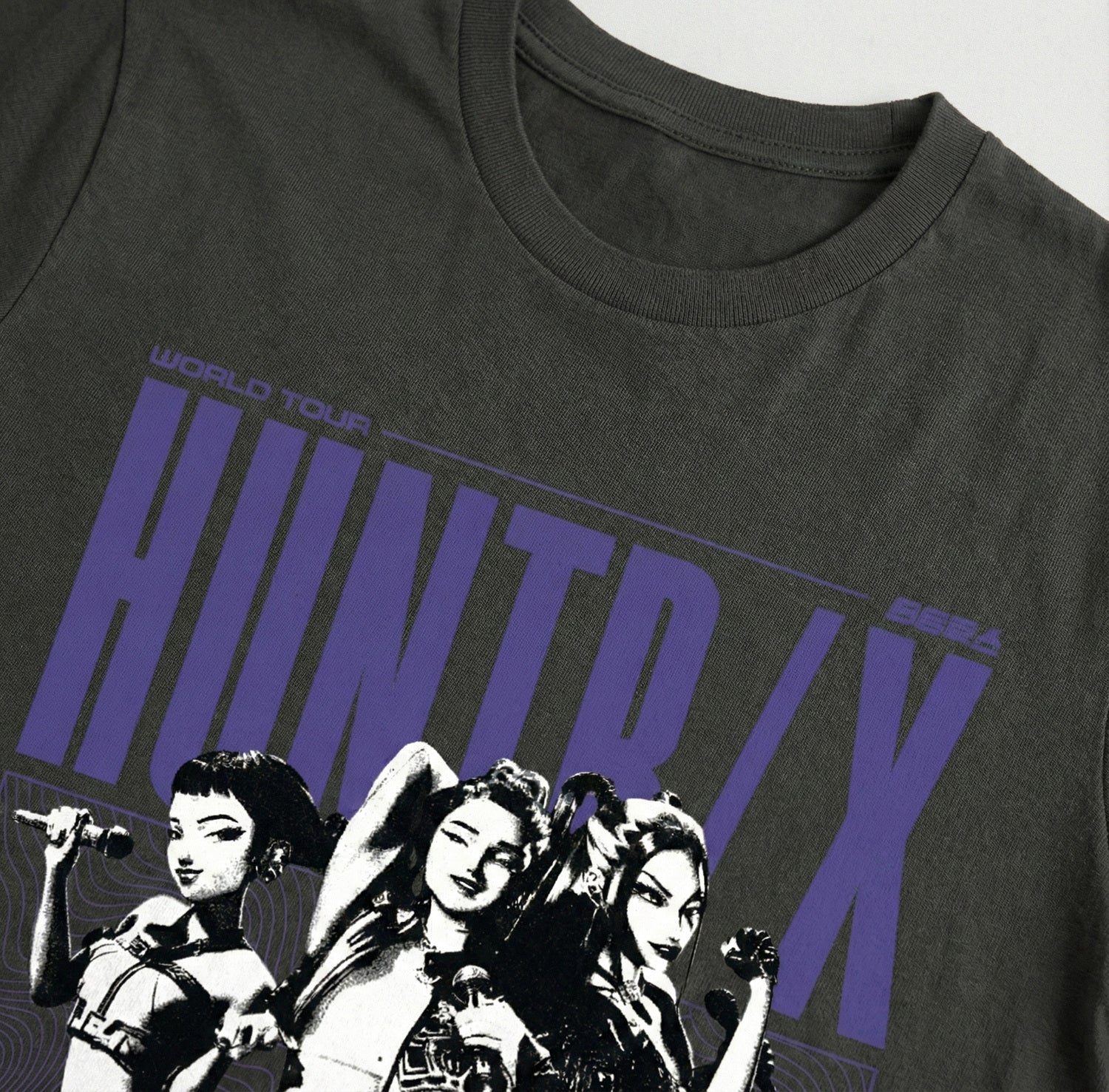 Polera Manga Corta Niña World Tour Gris Kpop Demon Hunters