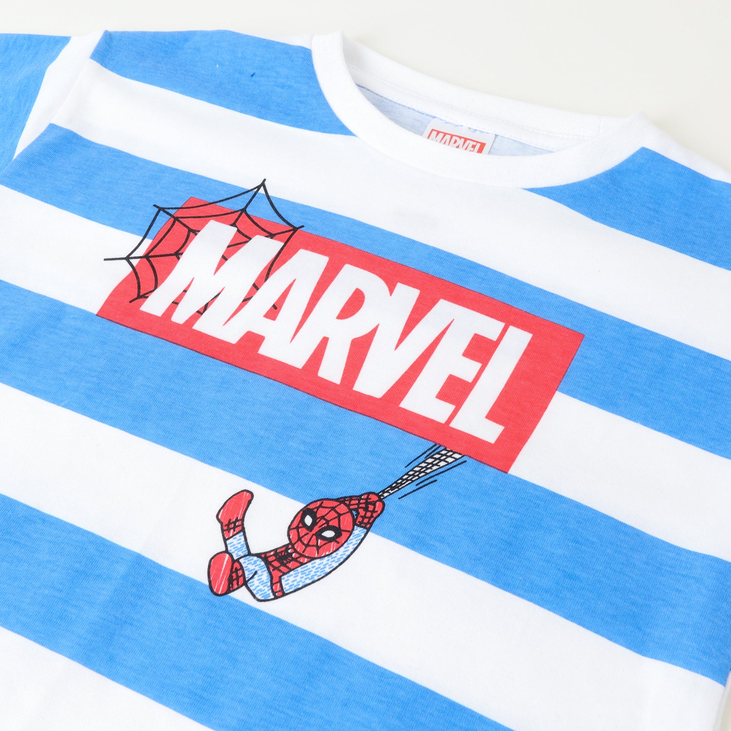 Polera Manga Corta Niño Spiderman Colgando Blanco Marvel