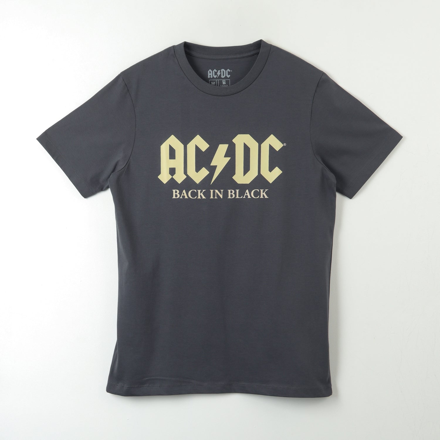 Polera Manga Corta Hombre Back And Black Gris AC/DC