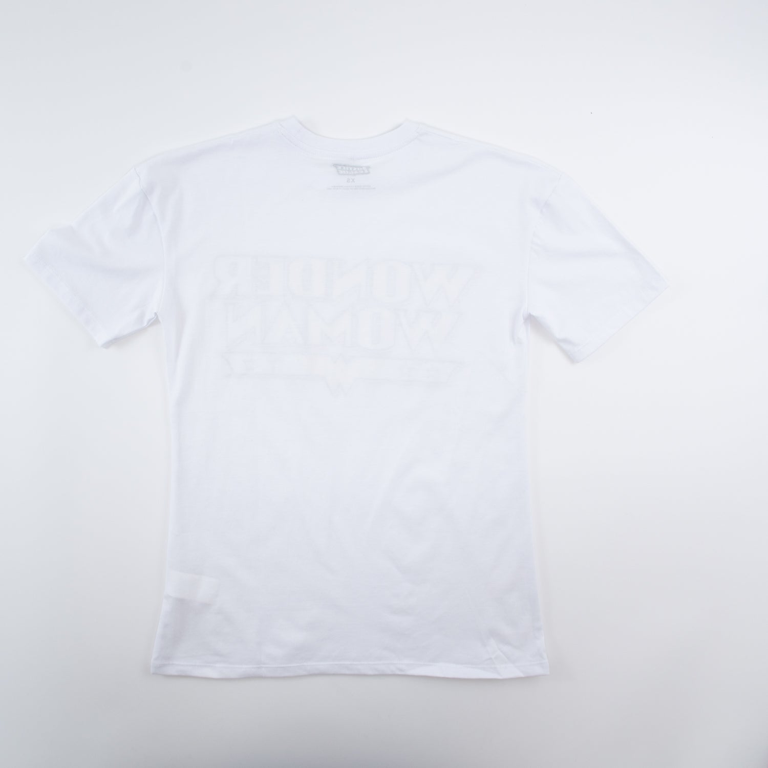 Polera Mujer Wonder Woman Escudo Blanco DC Comics