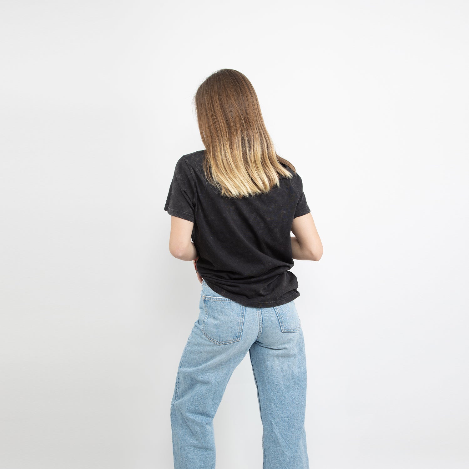 Polera Mujer Rey León Patas cruzadas Negro Disney