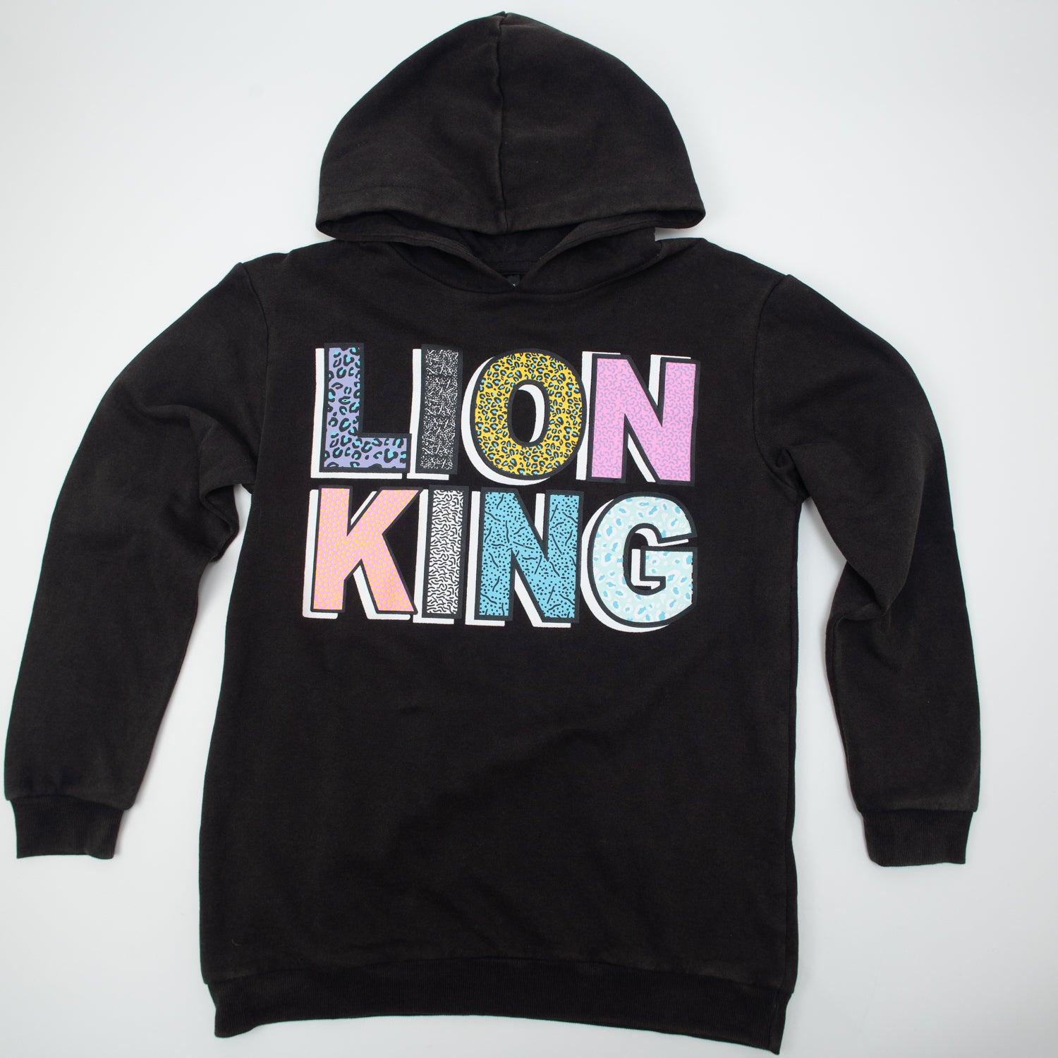 Polerón Mujer Rey León Letras Lavado Negro Disney