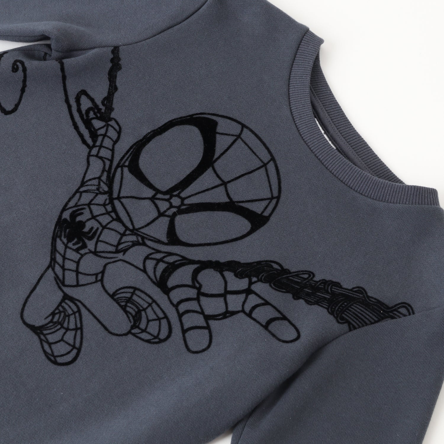 Conjunto Niño Spidey Swinging Gris Marvel