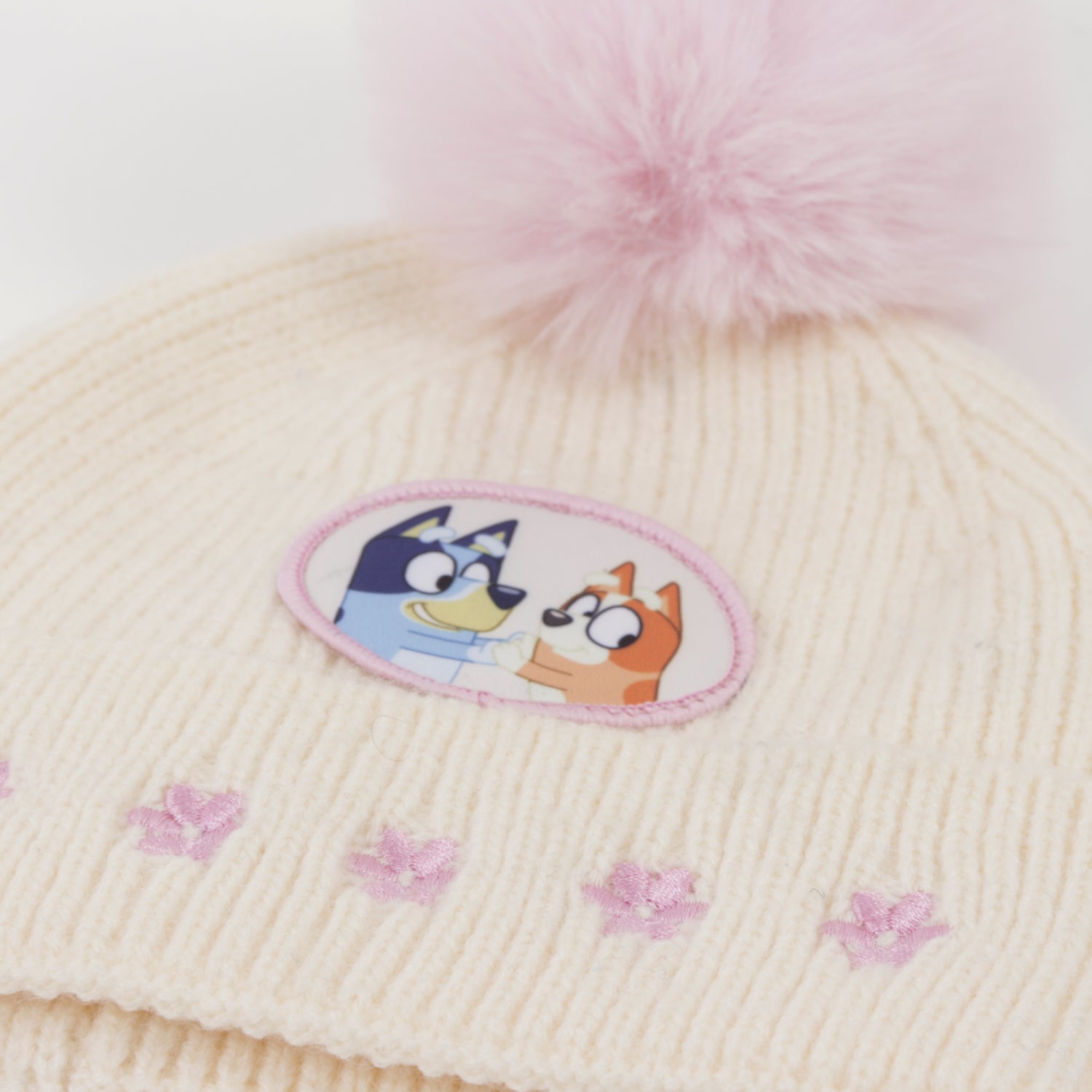Gorro con Pompón Niña Flores Rosado Bingo & Bluey - Gorros Y Jockeys Chile | The Brands Club cl