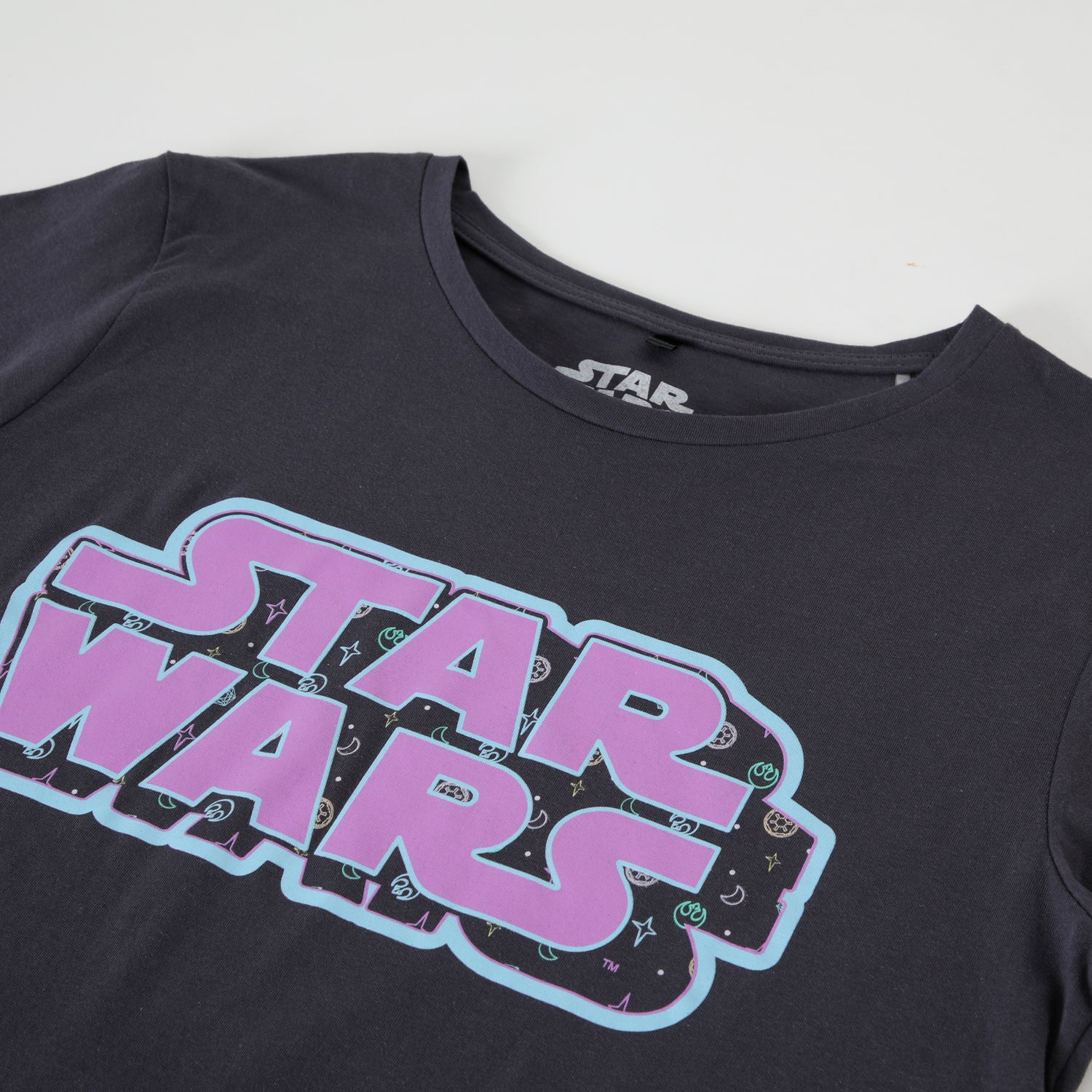 Polera Manga Corta Mujer Logo Negro Star Wars
