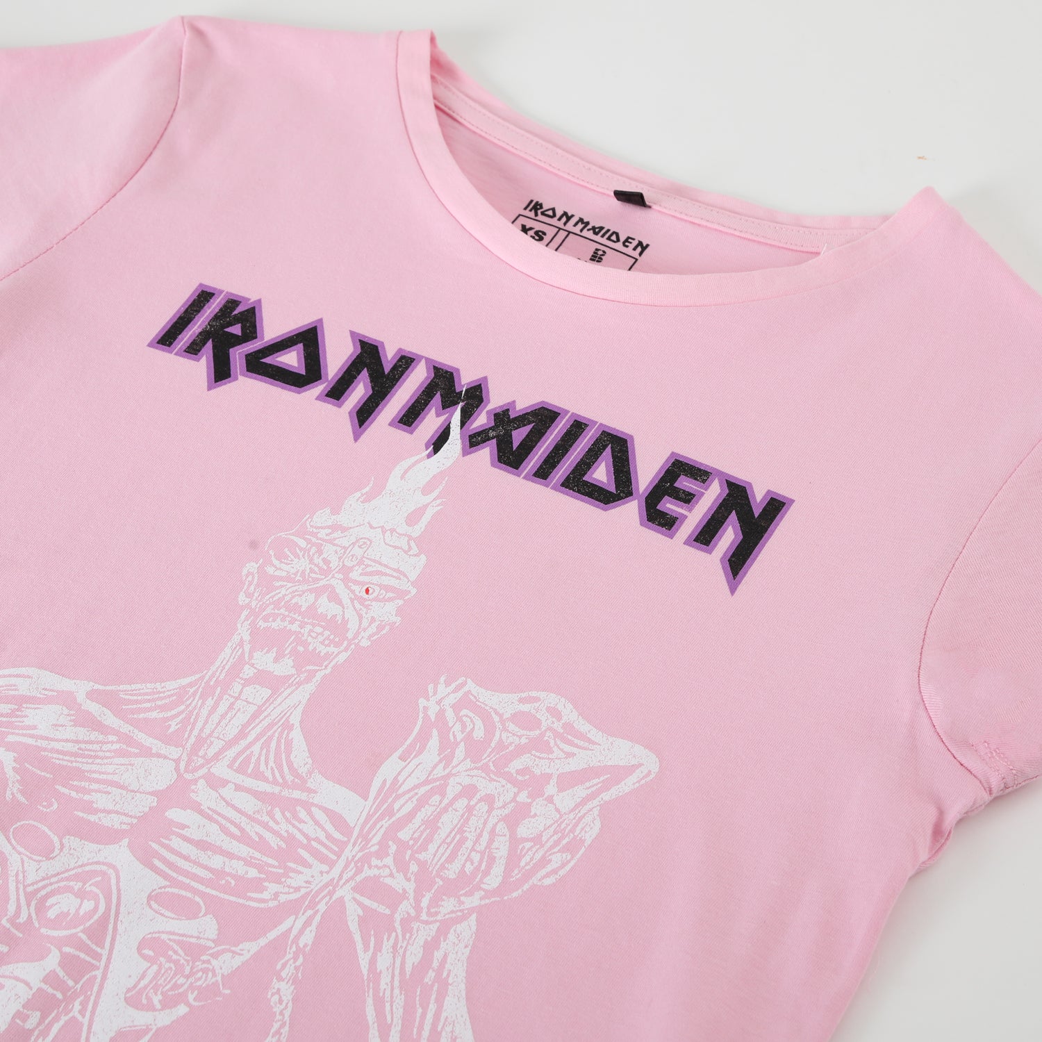 Polera Manga Corta Mujer Logo Rosado Iron Maiden