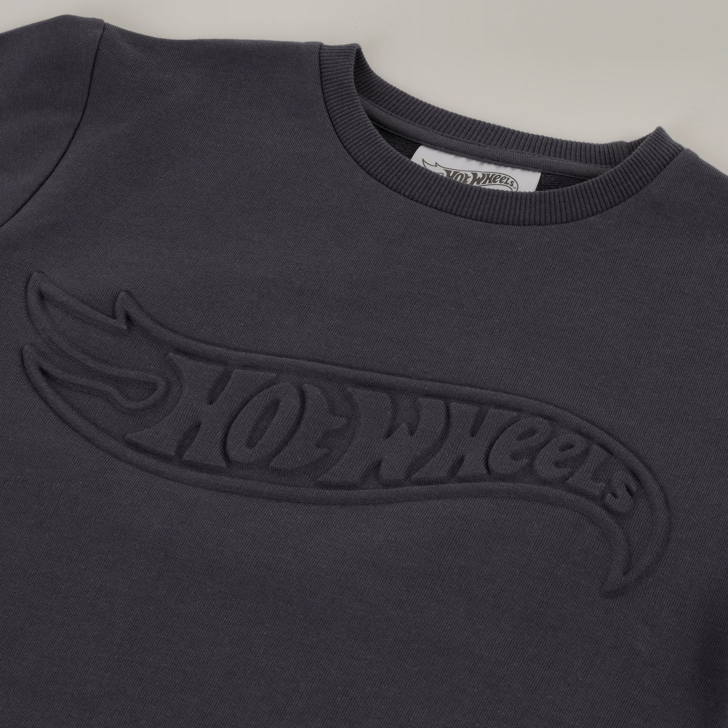 Poleron Cerrado Niño Relieve Emboss Negro Hot Wheels