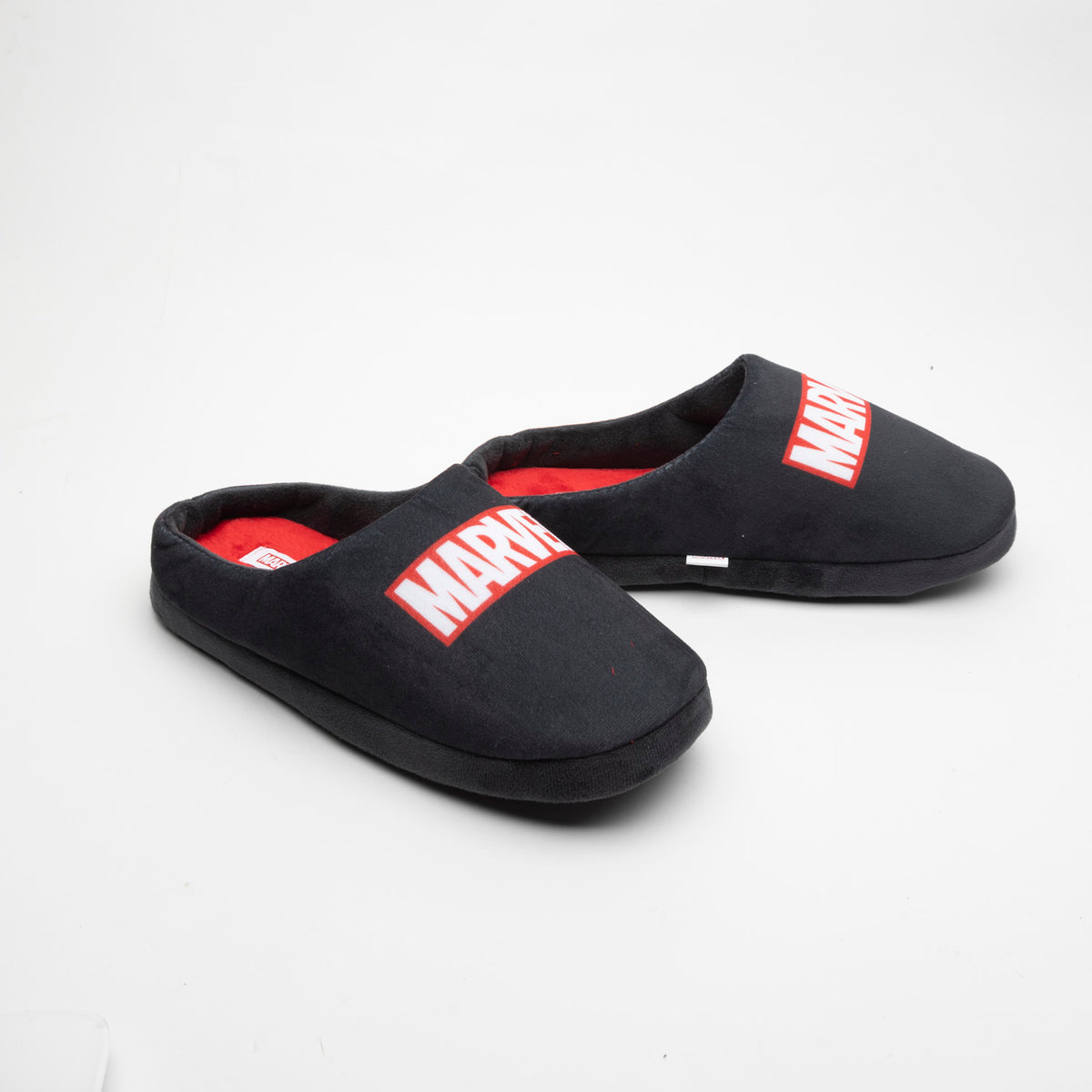 Pantufla Hombre Logo Negro Marvel