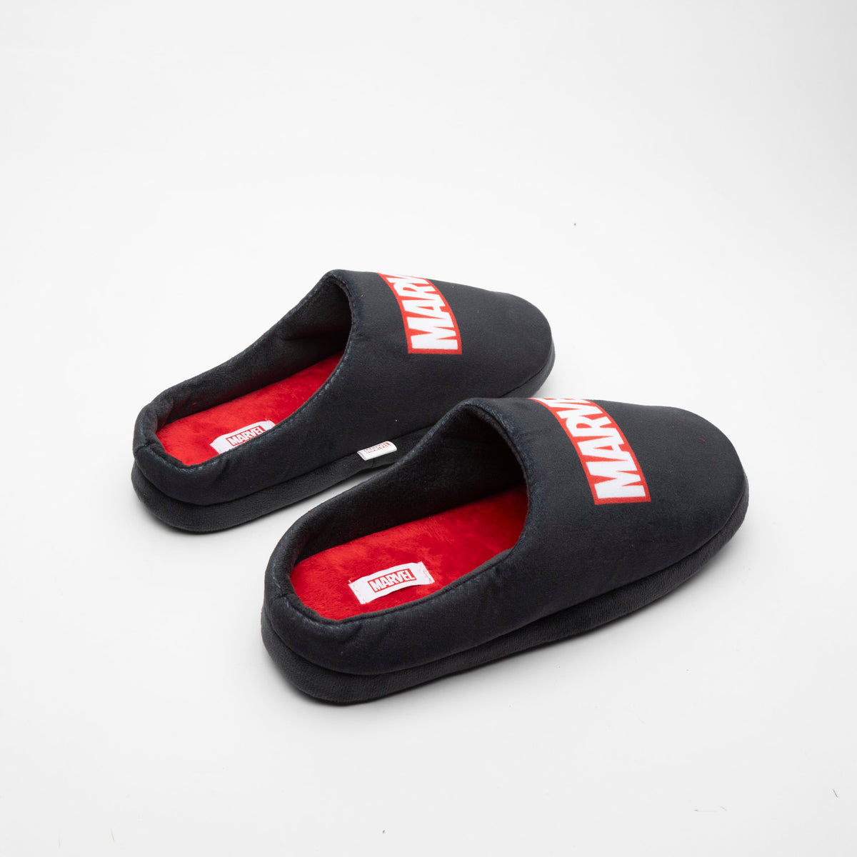 Pantufla Hombre Logo Negro Marvel
