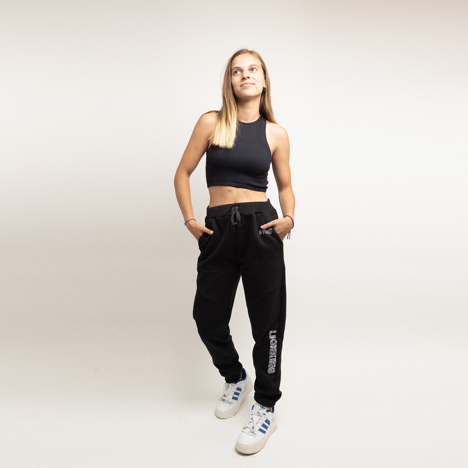 Pantalon de Buzo Mujer Rey León Feroz Negro Disney - Pantalones Chile | The Brands Club cl