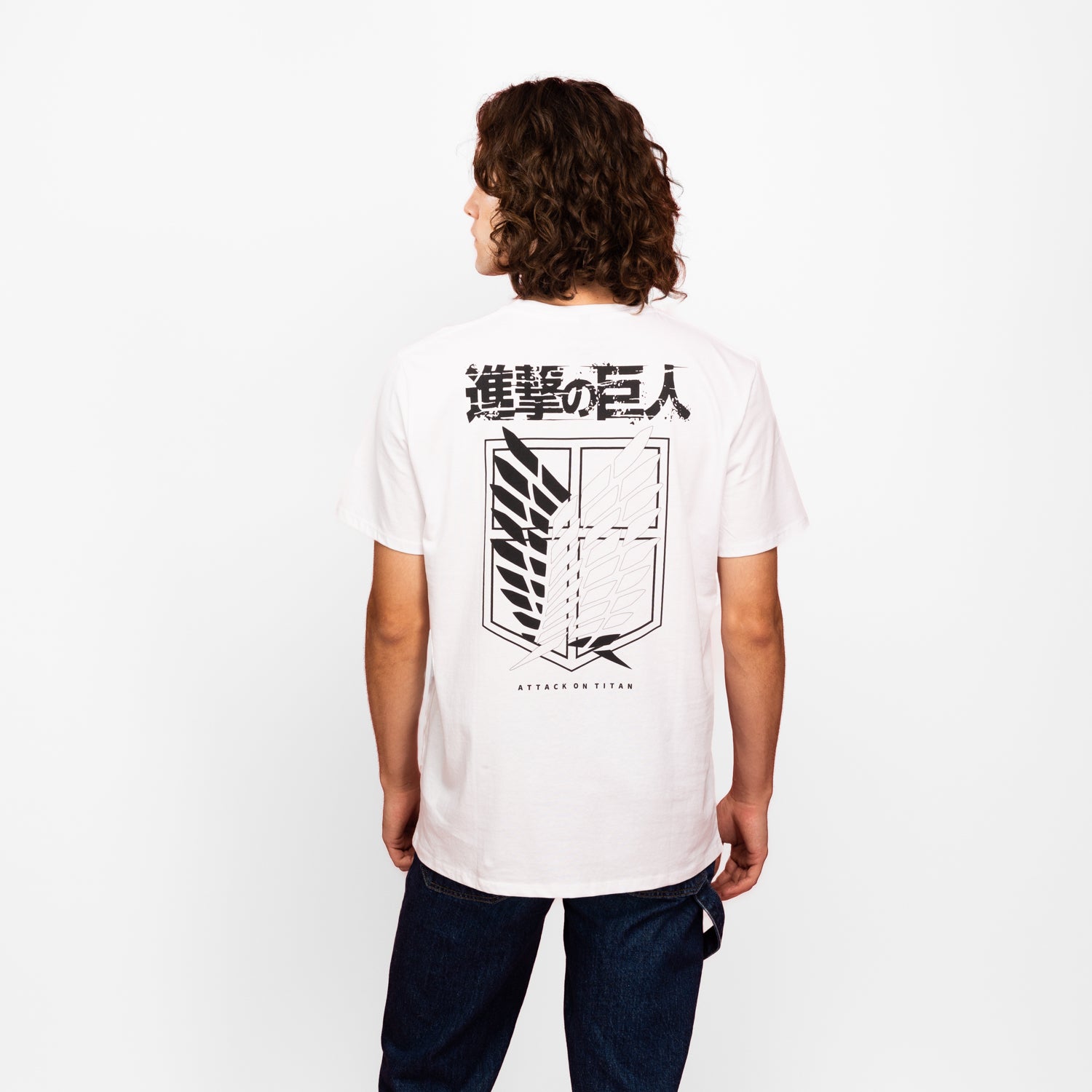 Polera Hombre YOU Attack On Titan Escudo Blanco