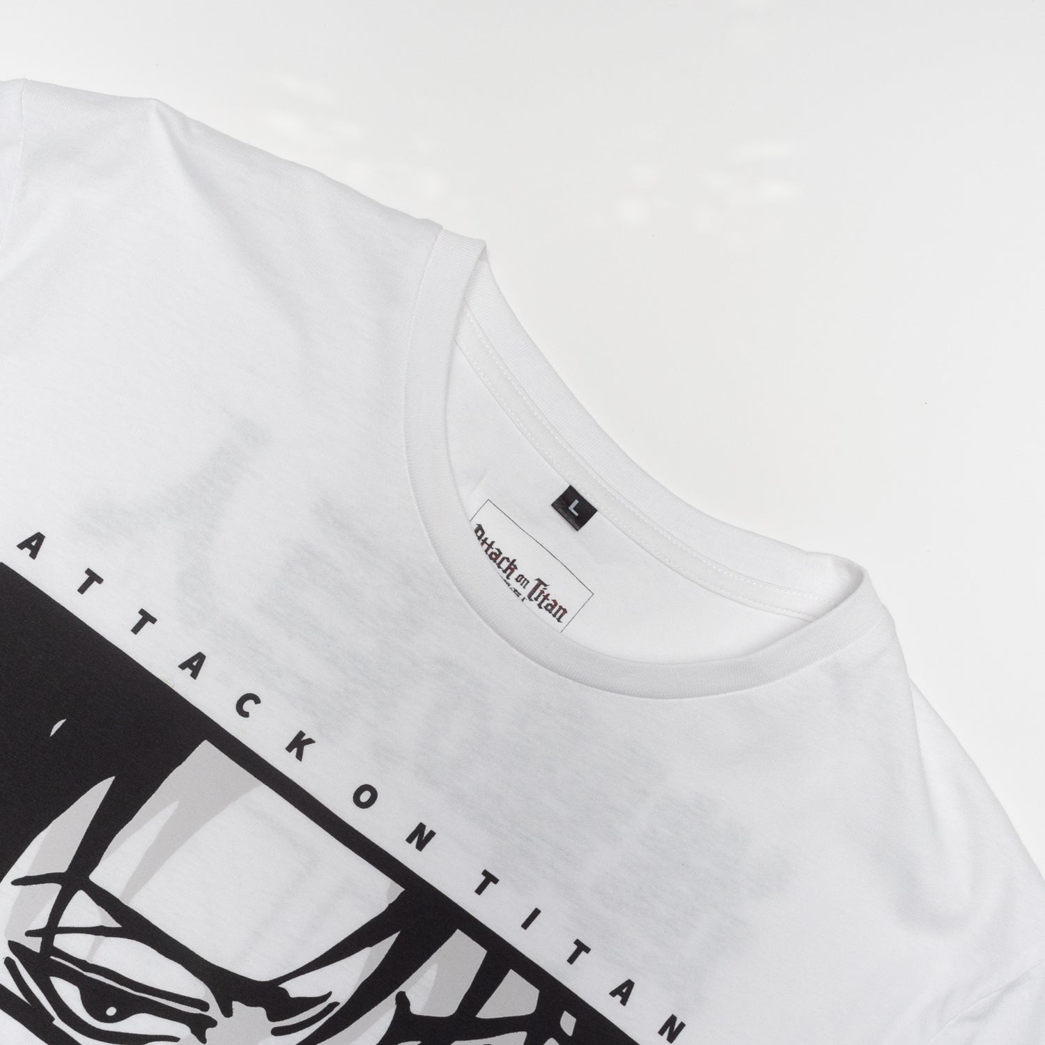Polera Hombre YOU Attack On Titan Escudo Blanco