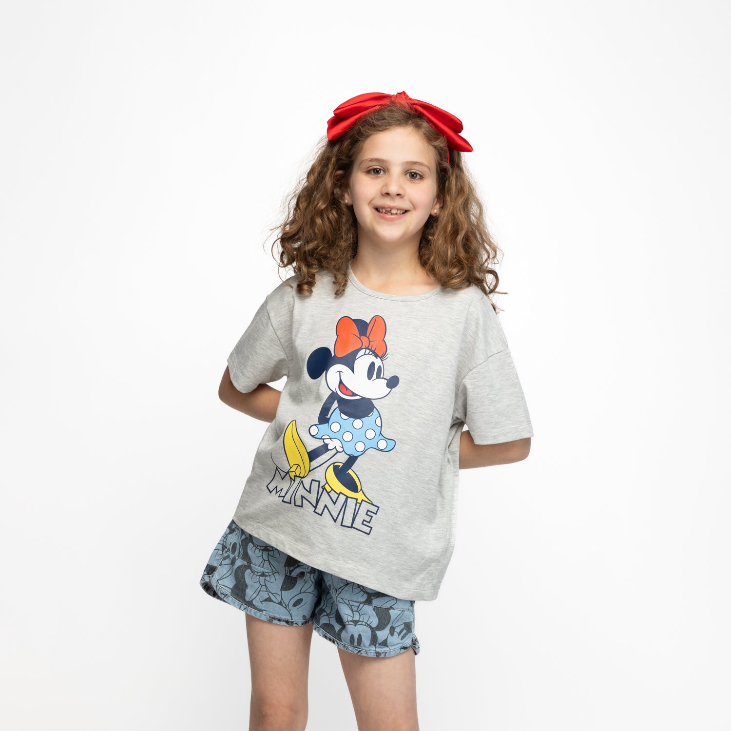 Polera Niña Pose Minnie Gris Disney