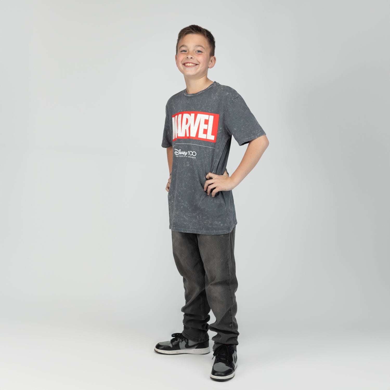 Polera Niño Marvel Logotipo Gris Marvel